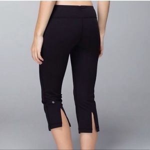 Lululemon Black Crop Capri Pants size 8 Back Slit